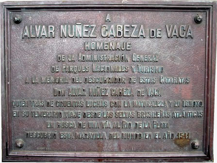 Placa conmemorativa en las Cataratas